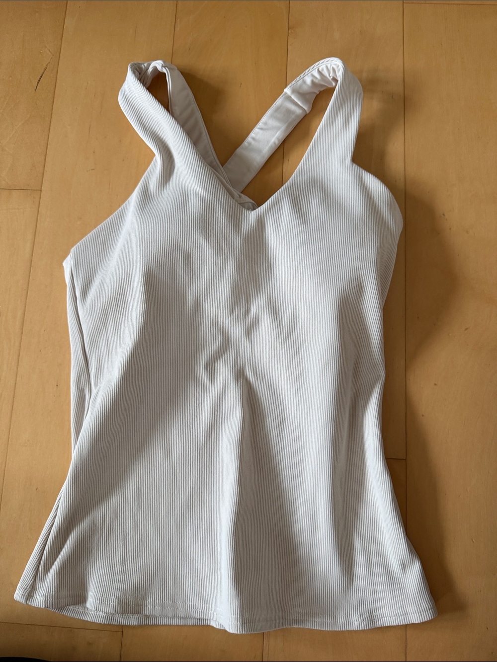 ALO Yoga Elevate tank top off White Ribbed V-Neck Crossback Tank, size M